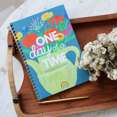 5 minute gratitude journal: The 'One day at a time' cover